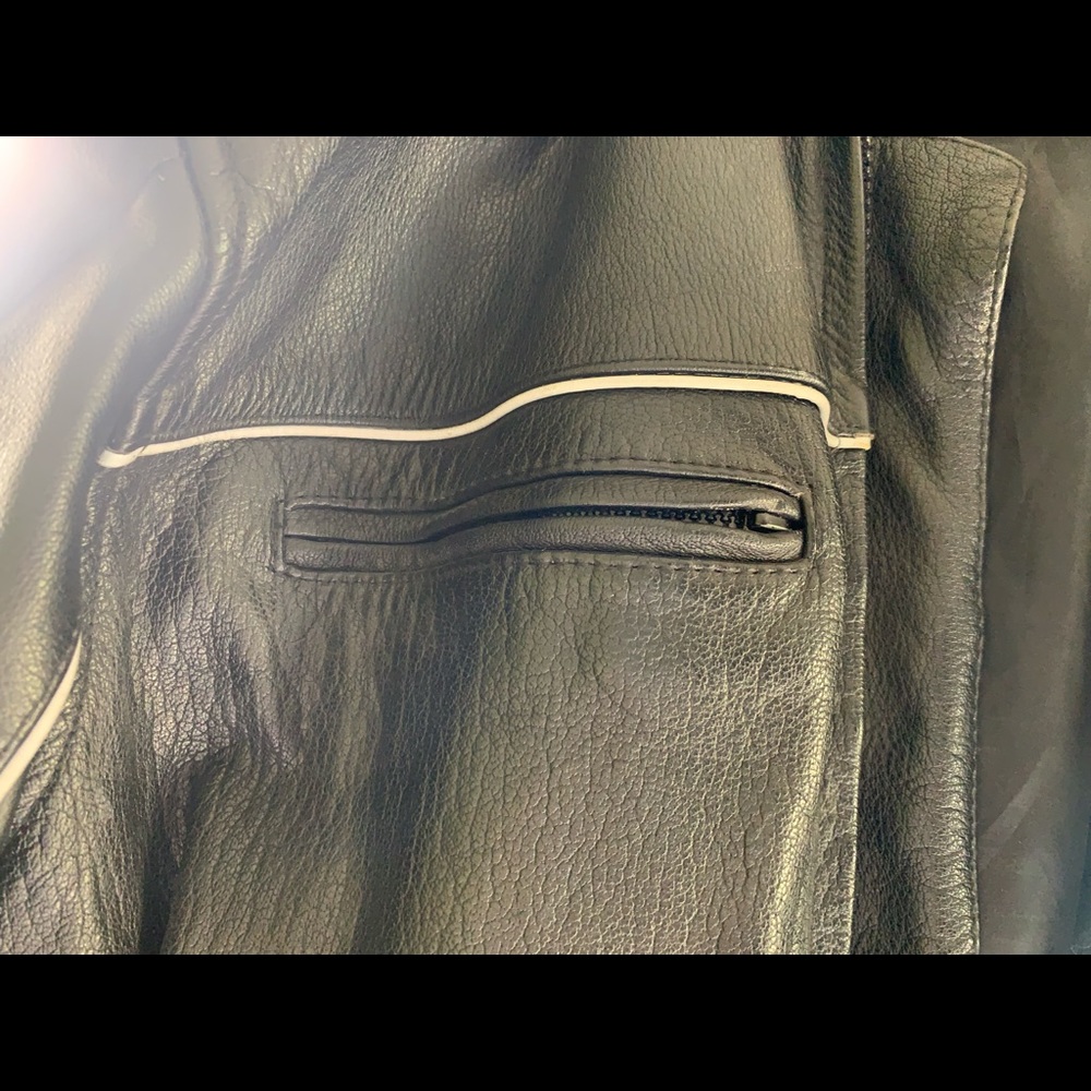 Leather Motorcycle Jacket🥾🕶🏍 - Picture 3 of 6